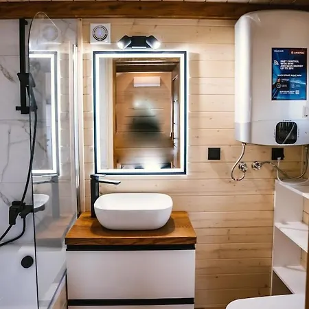 Northern Lights Tiny House Apartment Kvaloya
